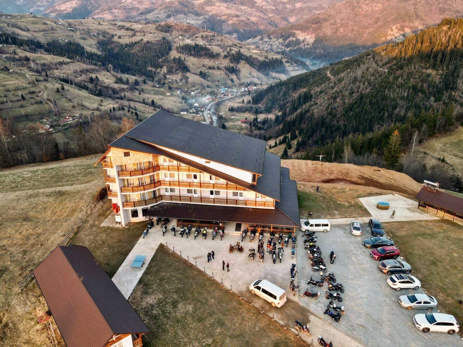 Apuseni de poveste- cazare la Perla Apusenilor – Mocanita Apusenilor, Plimbare cu carutele pana la Cascada Varciorog